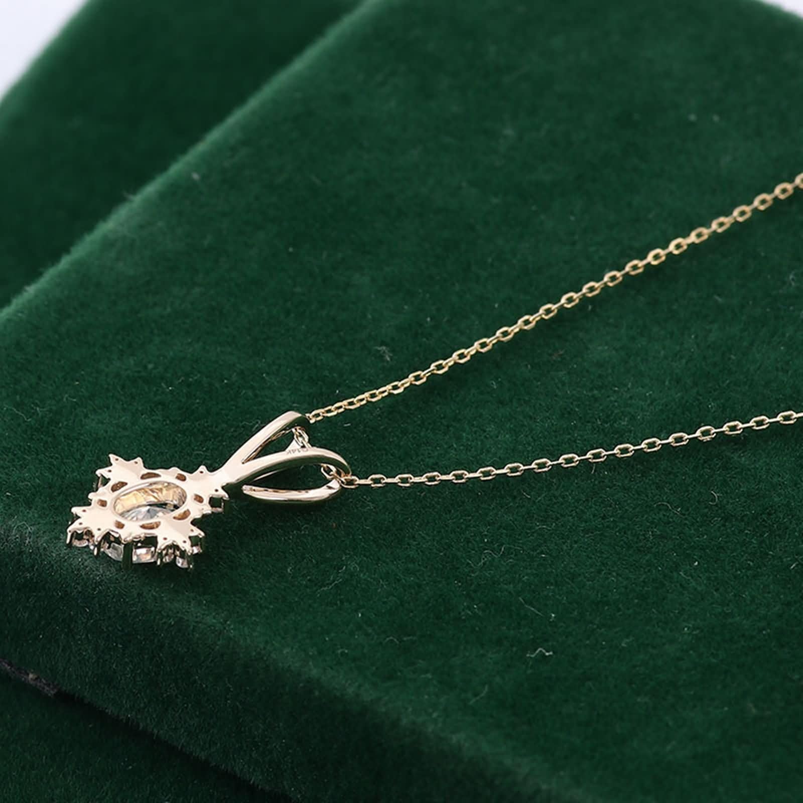 Collar con colgante para mujer, colgante en forma de flor de oro amarillo de 18 quilates con collar ovalado de moissanita, Moissanita