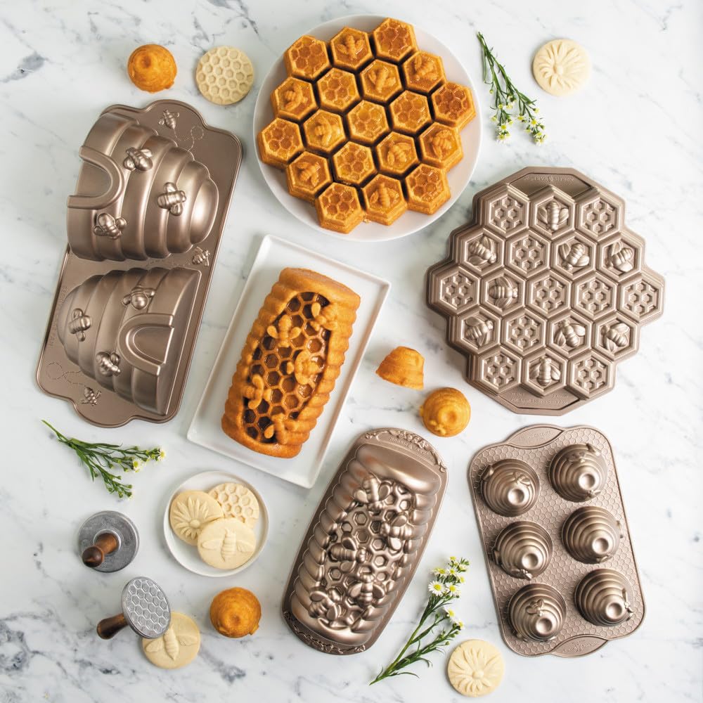 Amazon | Nordic Ware ハチの巣 プルアパートデザート型 | Nordic Ware