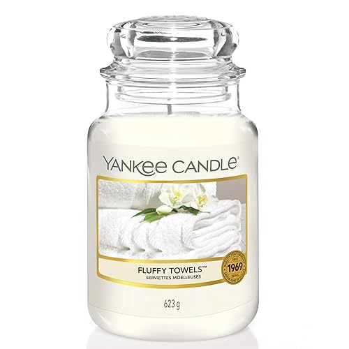 YANKEE CANDLE Candela Profumata In Giara Grande, Soffici Asciugamani, Durata Fino A 150 Ore, Fluffy Towels, ‎10.16 x 10.16 x 17.78 cm, 623 grammi