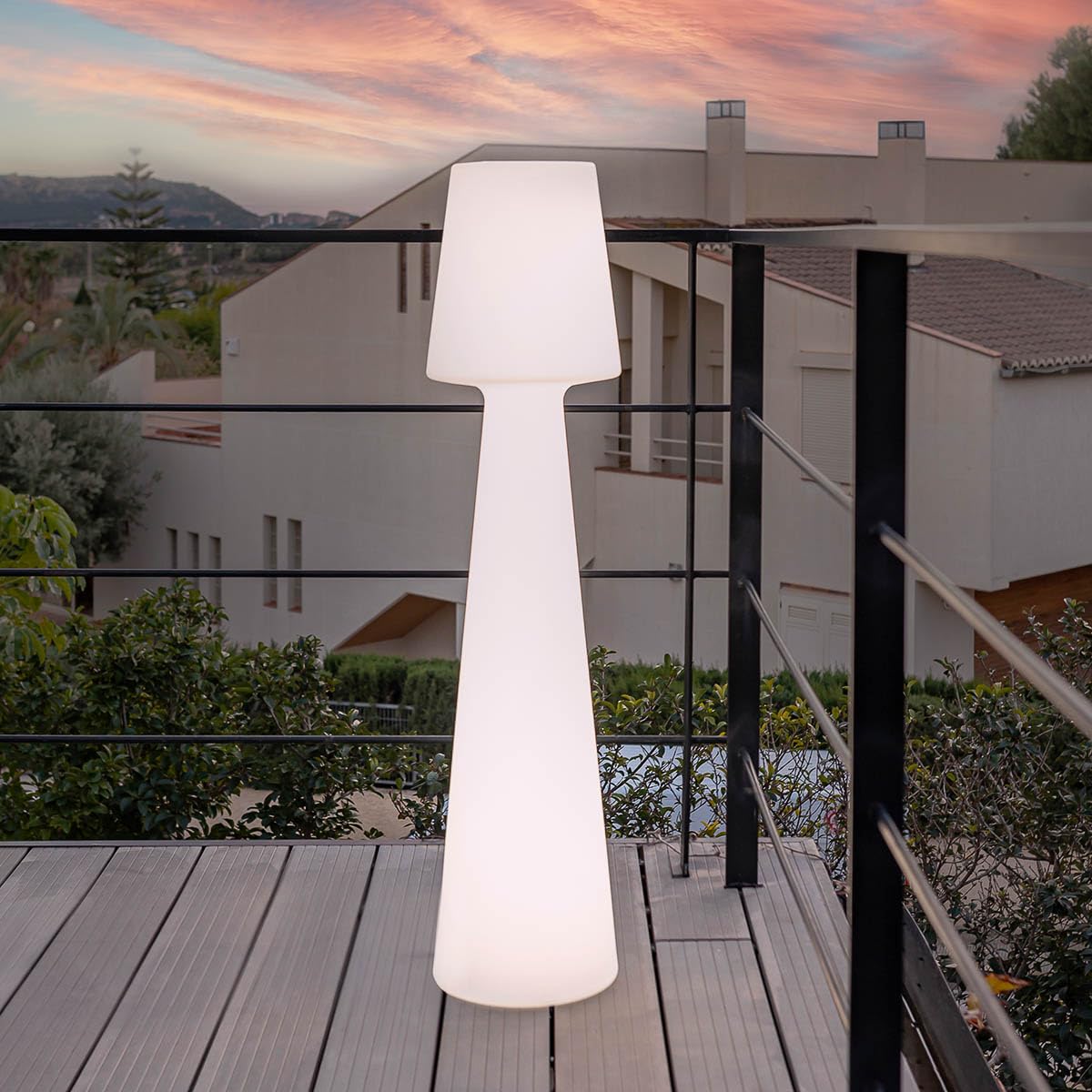 newgarden Lampada da Terra Esterno Interno con Cavo Lola 110 Luce Bianca Calda LED IP65 Illuminazione Atmosfera Giardino Terrazza