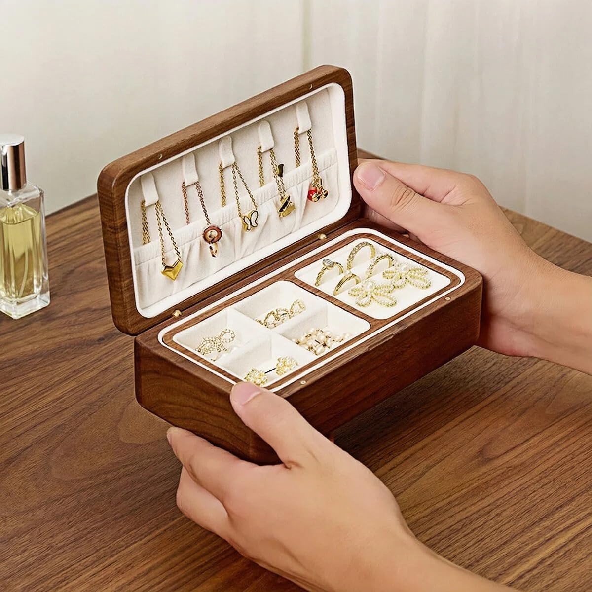 pu&lizfii Kleine Schmuckschatulle aus Walnussholz, mit Samtinnenseite, Magnetverschluss, Mini-Reise-Schmuck-Organizer für Halsketten, Ohrringe, Ringe, kleine Accessoires, elegante