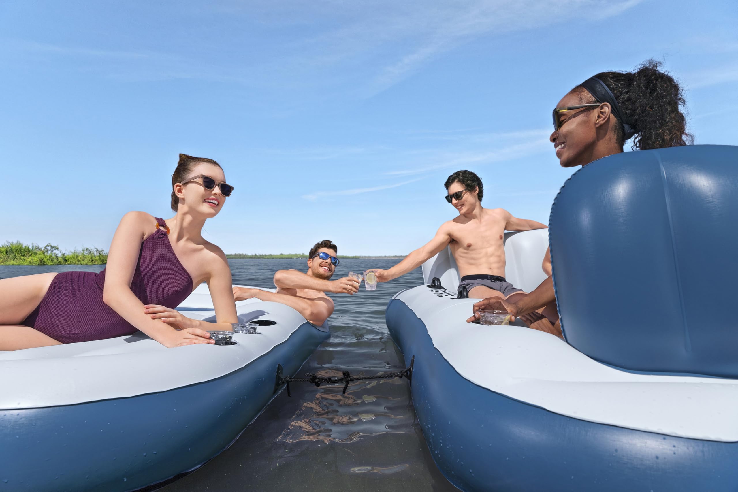 Bestway Aufblasbare Badeinsel Pool Party 269 x 182 x 67 cm – XXL Schwimminsel für 8 Personen, 400 kg Tragkraft, 8 Getränkehalter, Rückenlehnen, Inflata-Shield Material, Clasp 'N Go verbindbar