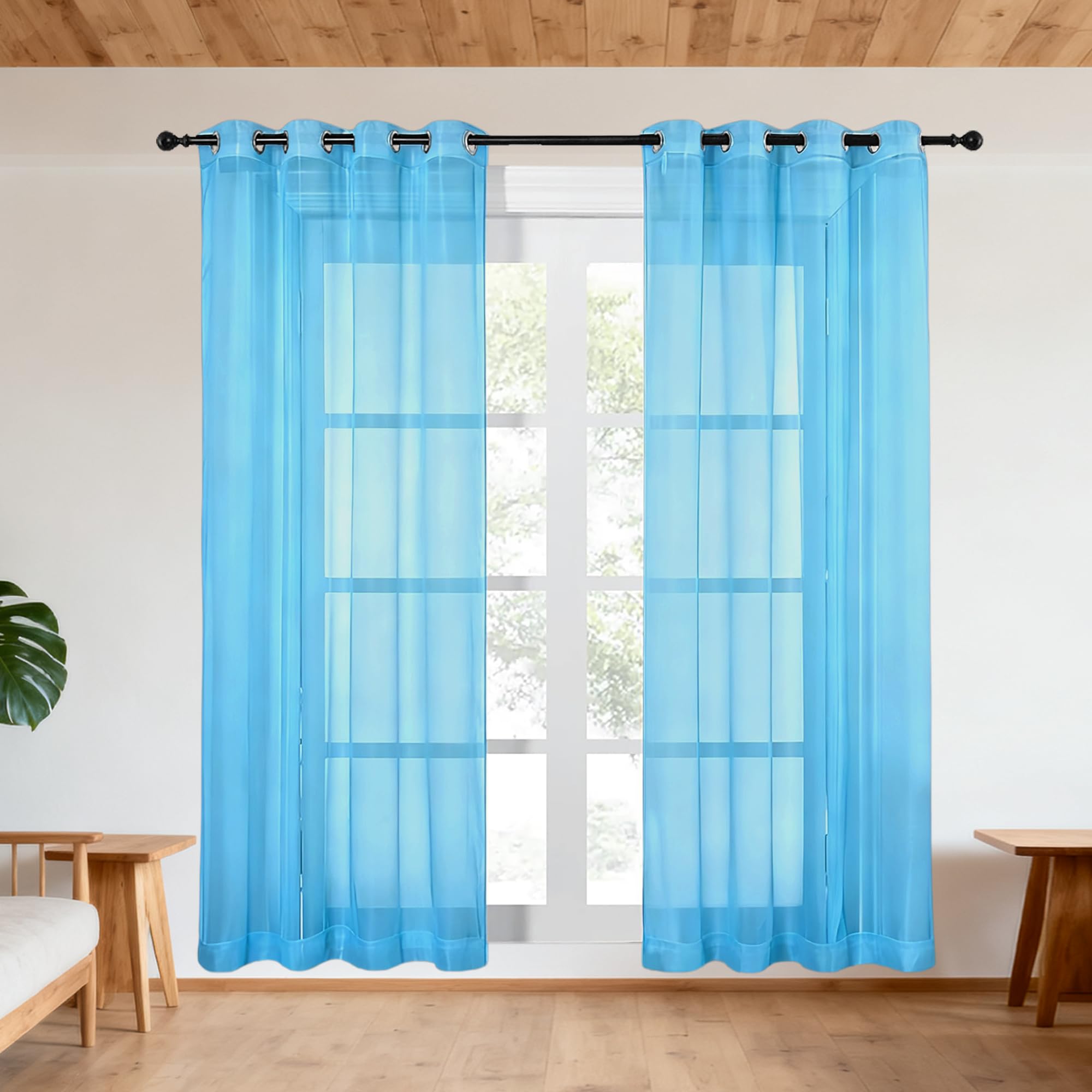Rideaux voilages pour baie vitrée ambiance salon lumineux bleu