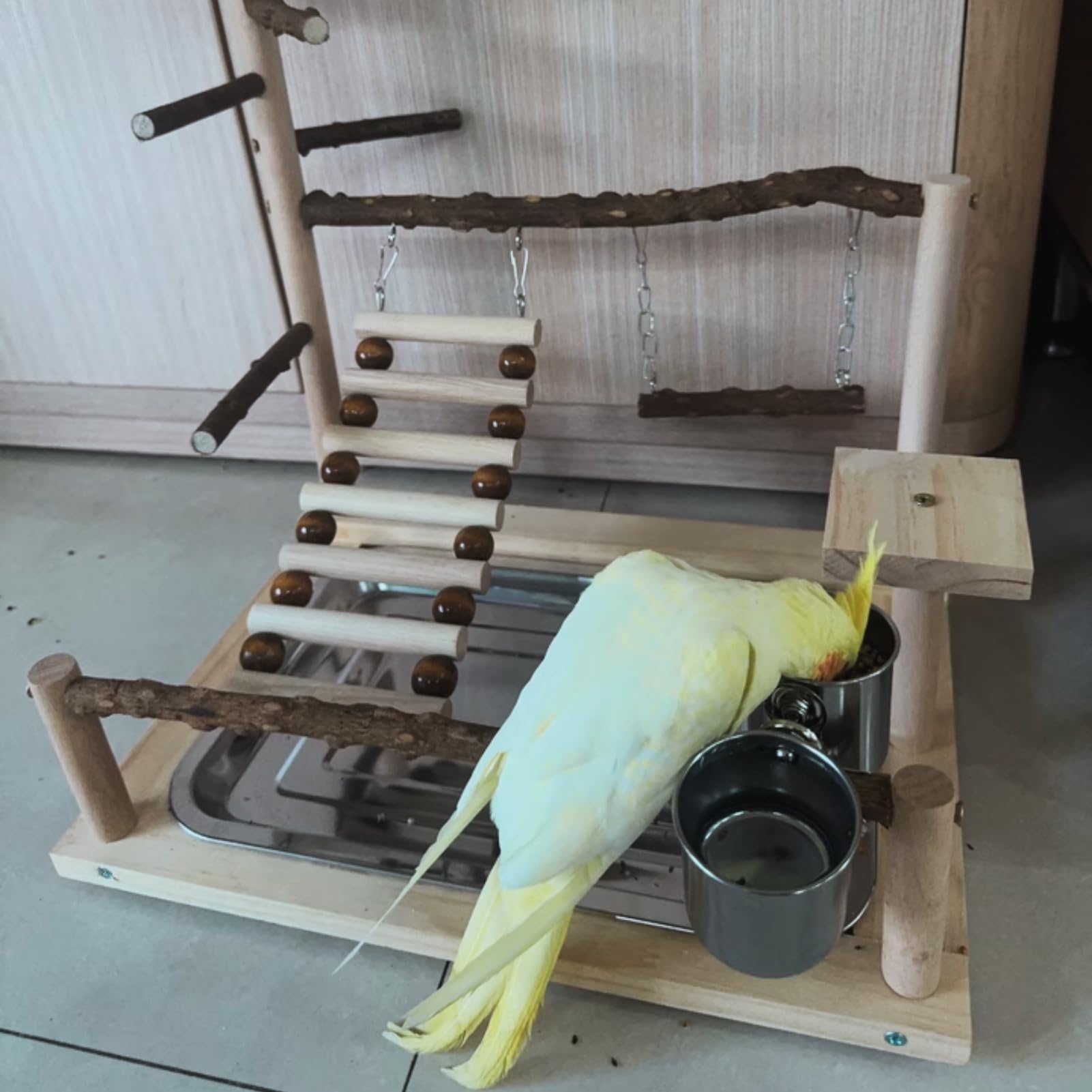 Vogelspielplatz mit Futterbechern, Papageien-Spielständer aus Holz für Nymphensittiche, Sittiche