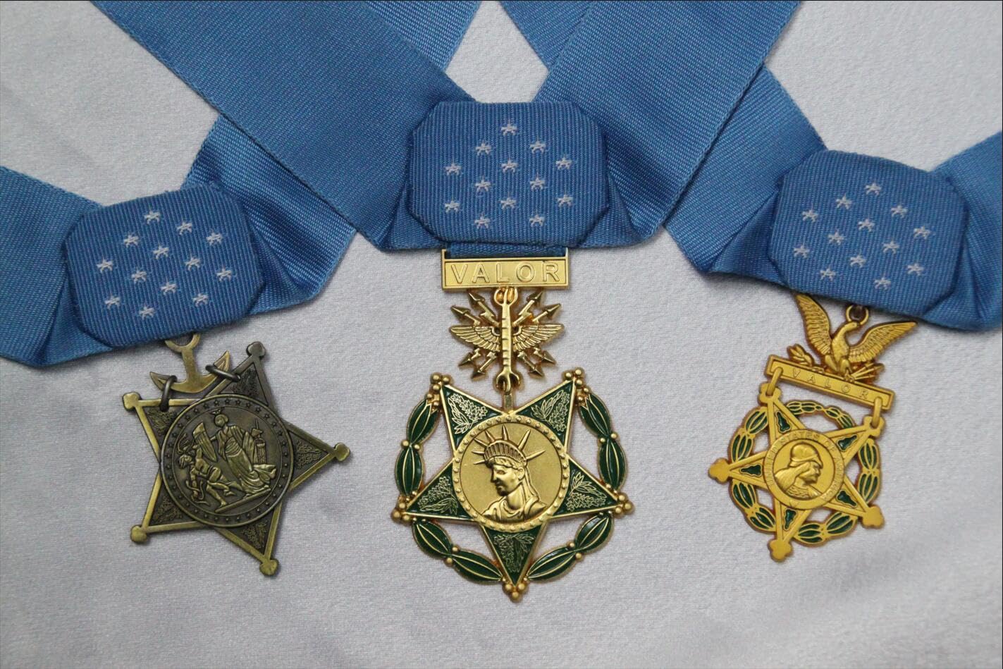 Amazon.co.jp: 米軍 名誉勲章 陸海空軍 3種セット ケース・リボンバー  