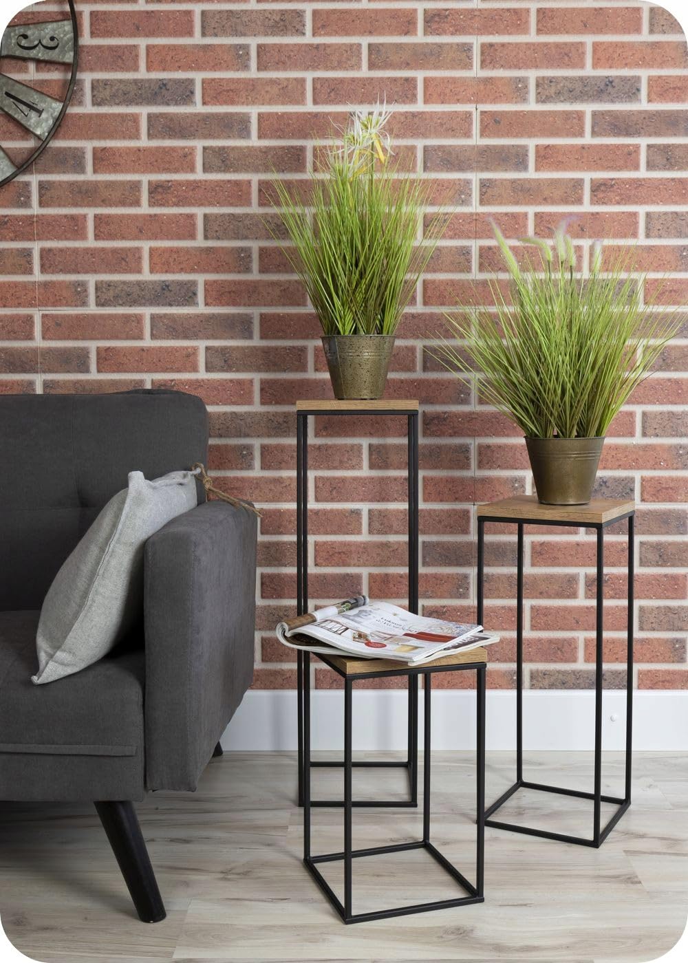 Pflanzenständer Metall 60 cm Hoch - Stabiler und Fester Blumenhocker im Loft Stil - Blumenständer mit Eiche Optik MDF-Platte für die Innendekoration