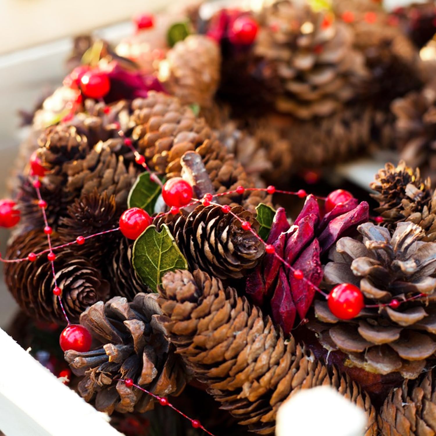 Jangostor 60 Piezas Piñas Decorativas Navidad, Paquete a Granel de Conos de Pino Secado Natural - Grande Mediano y Pequeño, Piñas Decorativas para Mesa árbol Manualidades Regalos Halloween Navideña