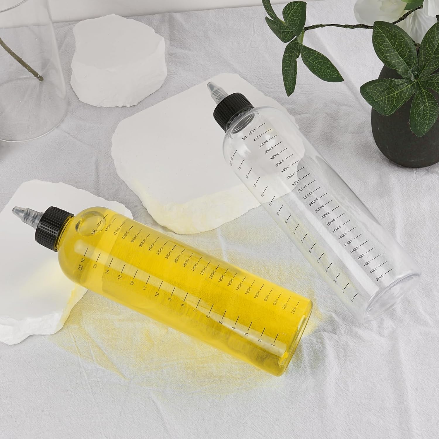 2 Pack Hair Oil Applicator Bottle 500ml Measured Squeeze Bottles with Graduated Scale Oil Applicator Twist-On Top Tip Cap Empty Plastic Dry Bottle(Clear)