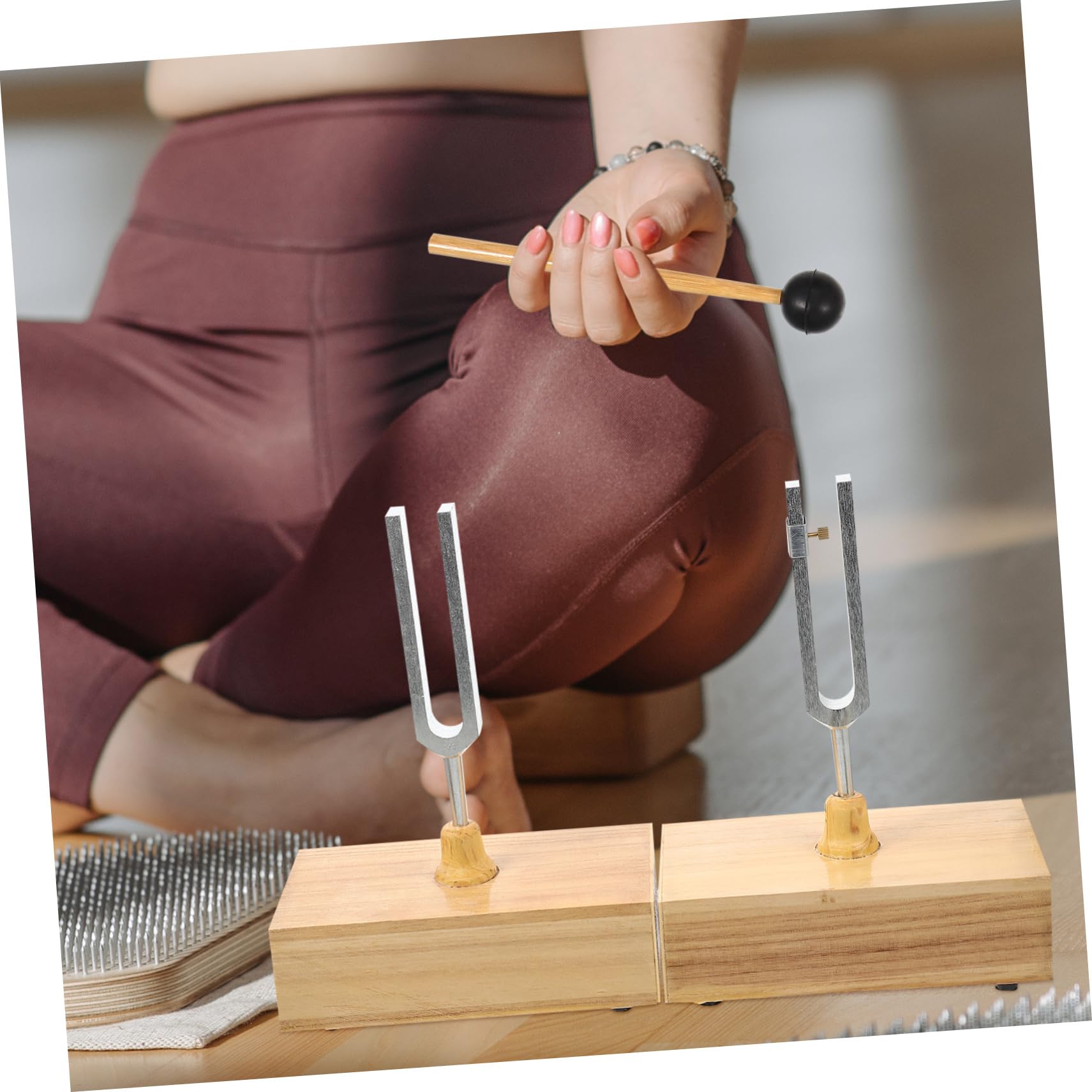 Stimmgabel für Physikalische Experimente Stabile Platzierung Satz 440hz mit Holzsockel und Hammer Klarer Klang für Akustik und Unterricht