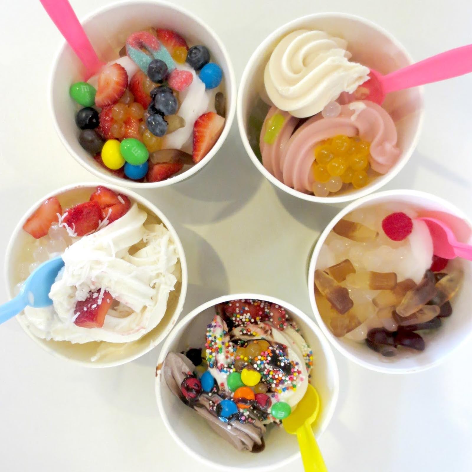 HOIGON 6 Stück Eiscreme-Behälter, 12,4 x 13,7 cm, wiederverwendbare Eiscreme-Behälter mit Silikondeckeln in 6 Farben, hausgemachte Eiscreme-Behälter für Zuhause und Geschäft