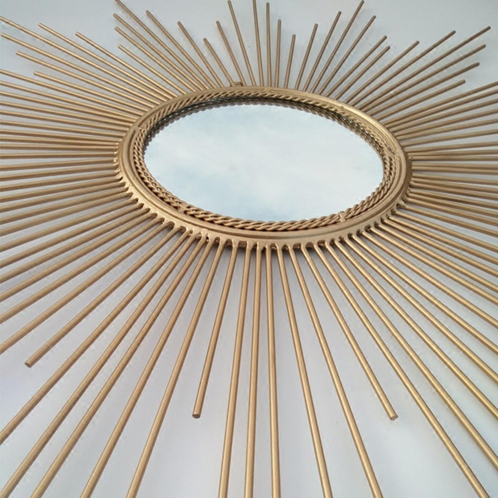 Goldener Dekorativer Spiegel Mit Sonnenstrahlen, 31,5 Zoll Durchmesser, Moderner Spiegel Aus Der Mitte des Jahrhunderts, Dekorative Metallspiegel Mit Sonnenstrahlen Als Wanddekoration
