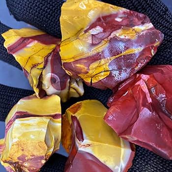 赤のストーン付きのモチーフがキラキラ情熱的で印象的です! 716n-51M9BL._UF350,350_QL80_.jpg