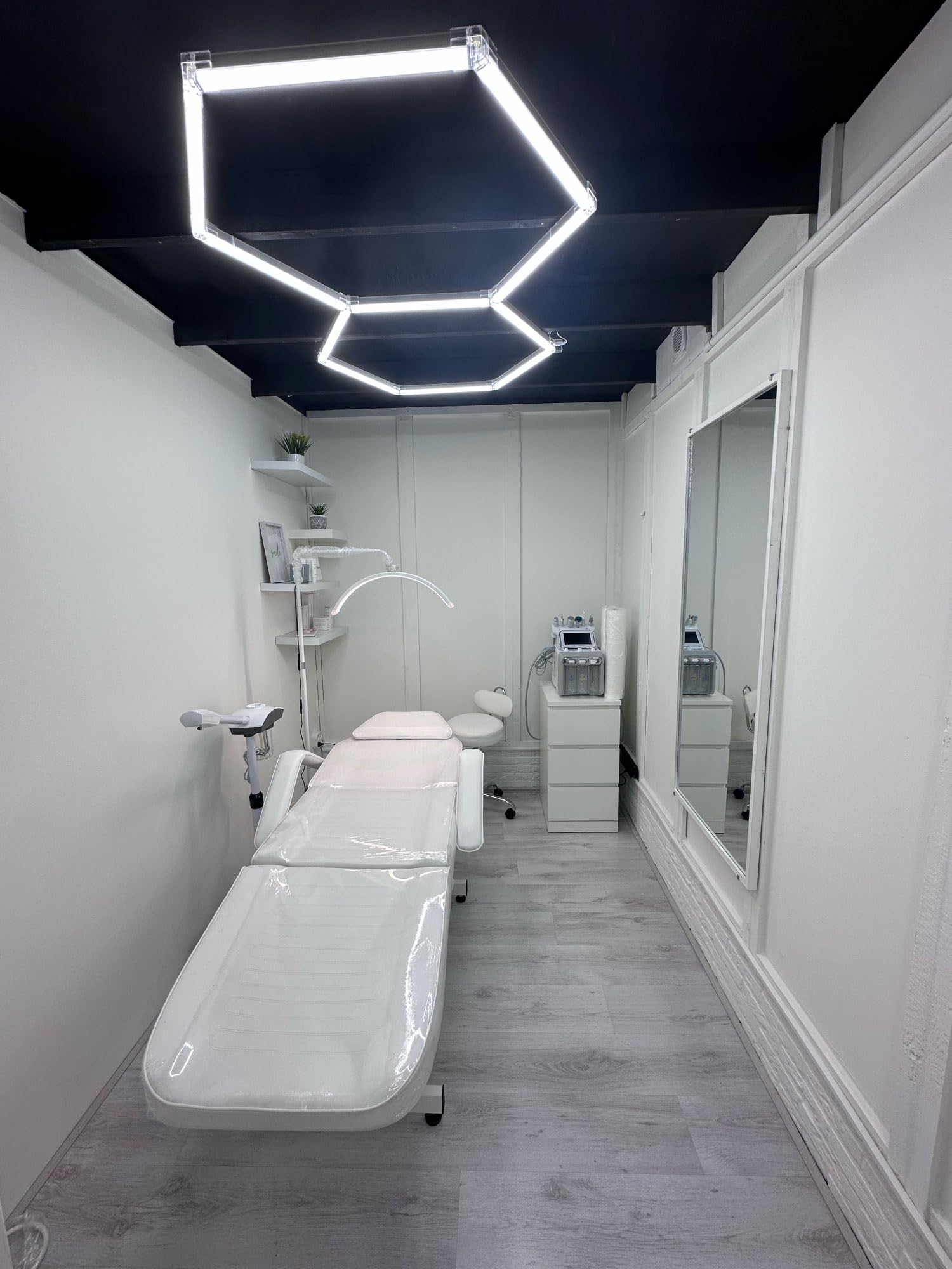 Oświetlenie LED o strukturze plastra miodu 2 sześciokąty nowoczesne detailing biuro warsztat bar fryzjer hotel bar garaż sześciokątny (2,08 x 1,23 cm)
