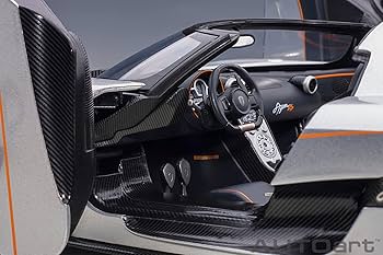 AUTOart 1/18　ケーニグセグ アゲーラ RS ホワイト／ブラック Amazon.co.jp: AUTOart 1/18 ケーニグセグ レゲーラ ホワイト