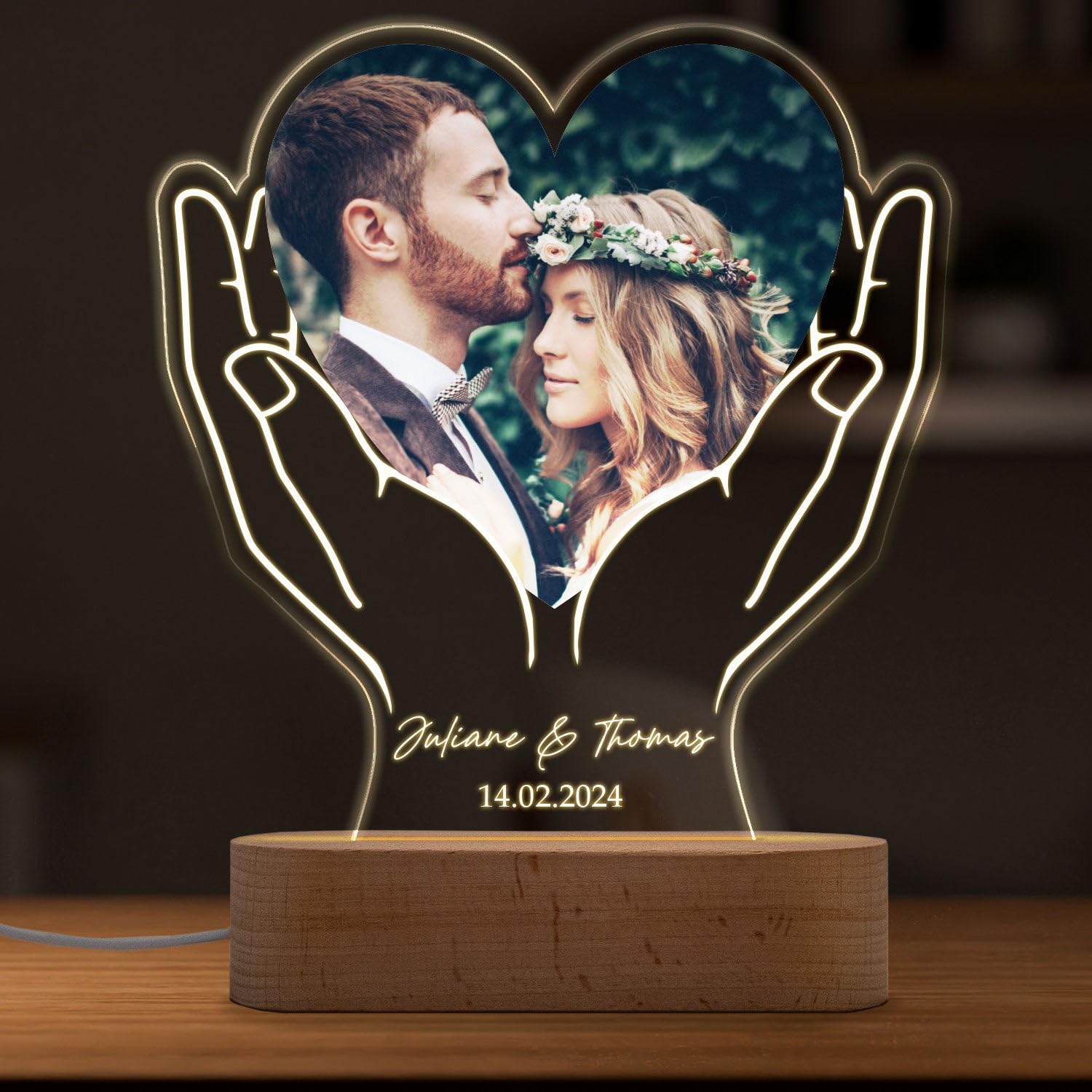 GRAVURZEILE Beleuchtetes Acrylglas - Herz in Händen - Personalisierte mit Foto, Namen & Datum - Pärchengeschenk zum Jubiläum - Geschenk zur Hochzeit Valentinstag für Sie & Ihn