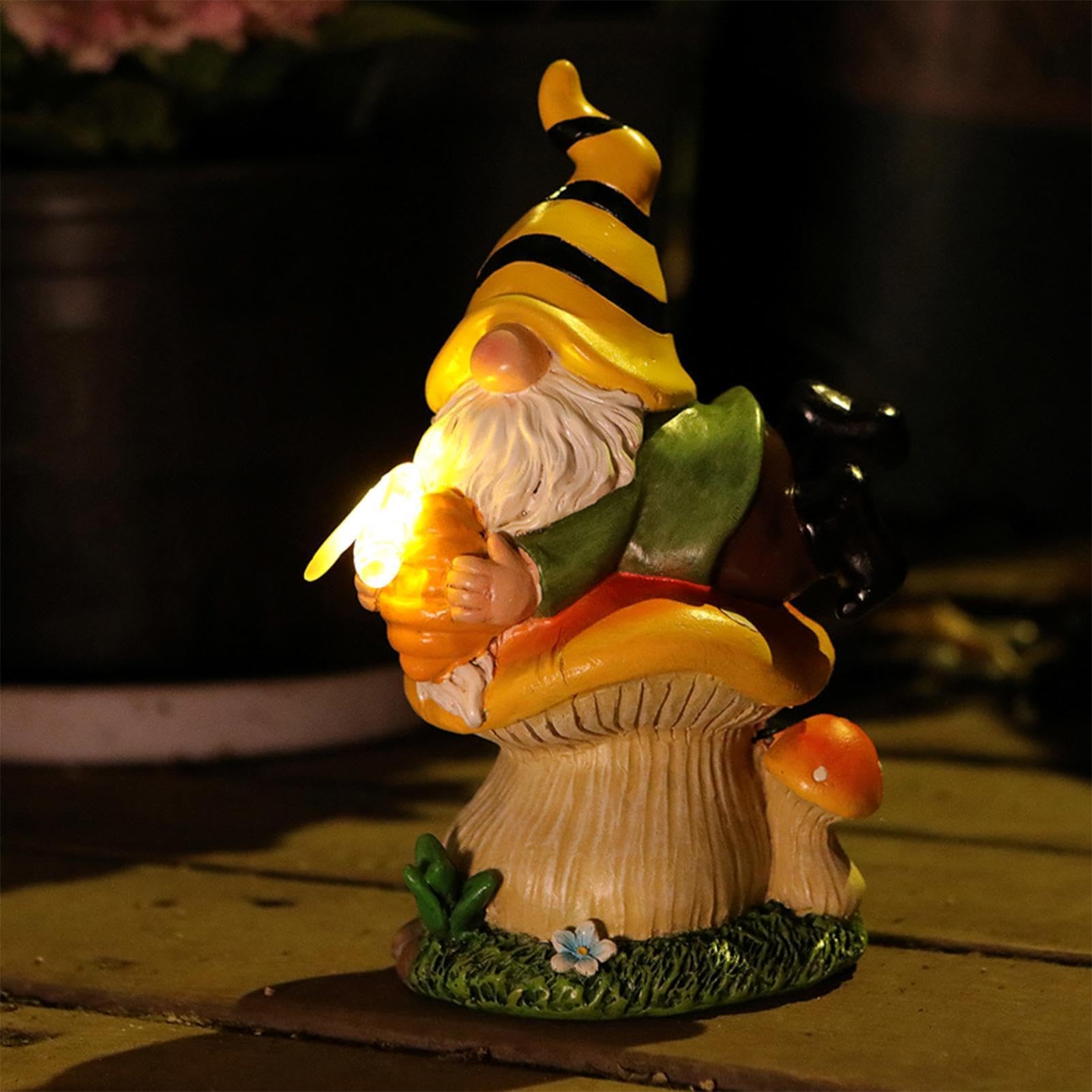 Statuetta decorativa a forma di nano in resina a energia solare | Gnomo a forma di ape sdraiato sul fungo per giardino, prato, patio, portico, balcone, cortile, laghetto, davanzale