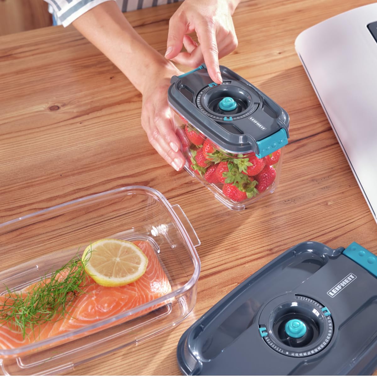 Leifheit Set Da 3 Contenitori Sottovuoto, Contenitori Per Alimenti Senza BPA, Bianco