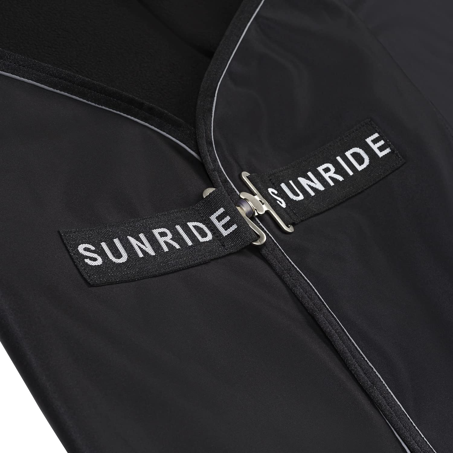 SUNRIDE Manta refrescante para Caballos (Boston) Fabricada en Softshell con Forro Polar - Secado rápido, Reflectante y Repelente a la Suciedad (135 cm, Negro)