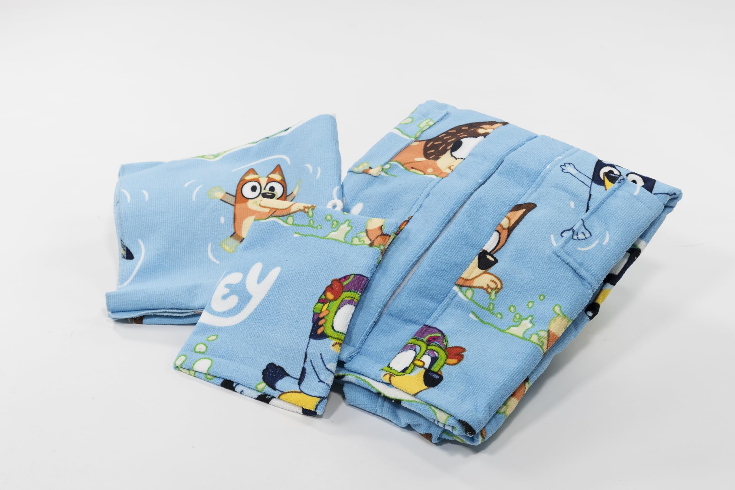 Aymax, Set Peignoir + Serviette + Gant Enfant Bluey | Bluey & Bingo Bleu Ciel All-Over | Licence Officielle
