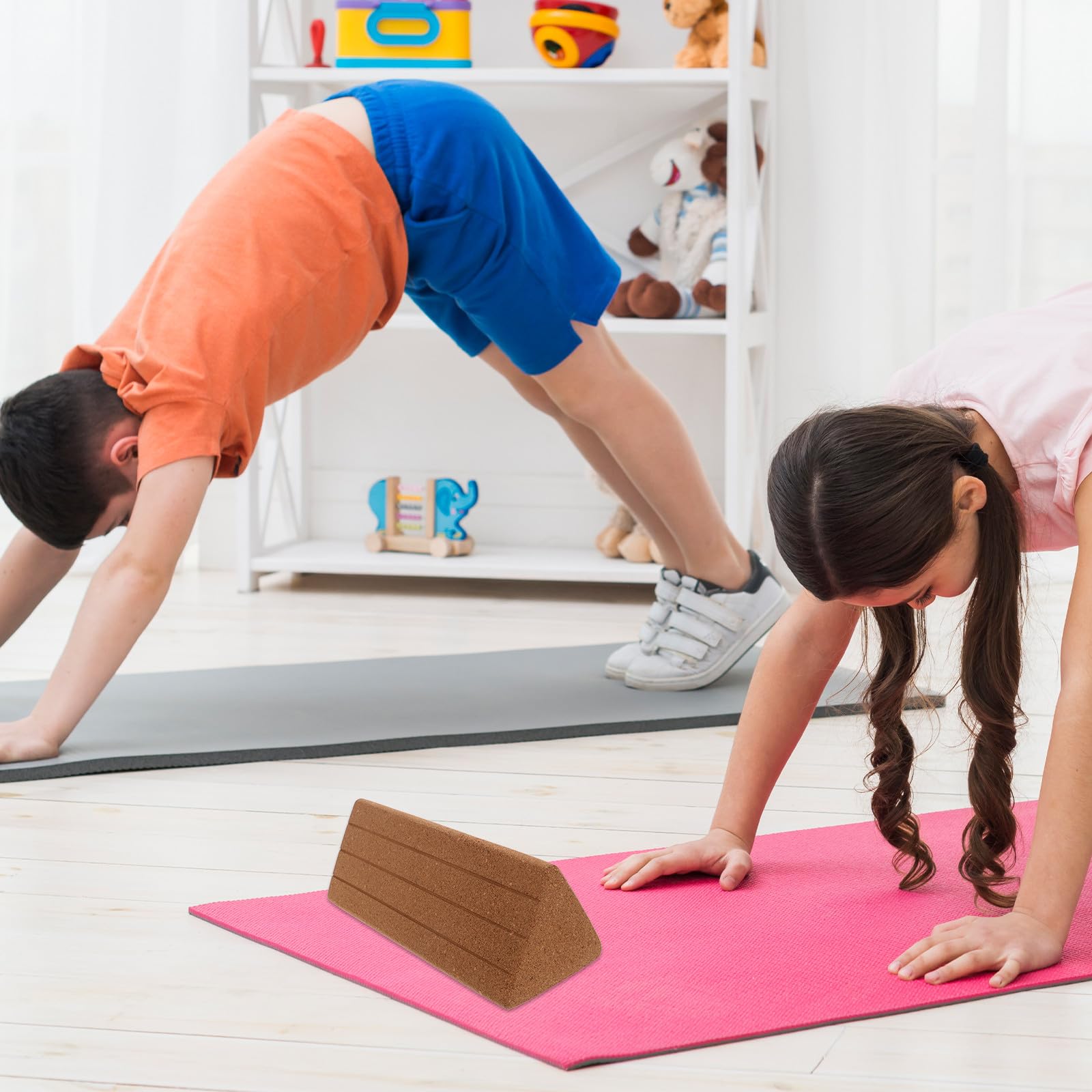 Levemolo Blocchi Yoga Triangolari Accessori Essenziali per Allenamenti in Sughero Giallo Rilassano Vita e Addome Blocchi Fitness ad Alta Densità per Ragazzo Ragazza per Pilates e Yoga
