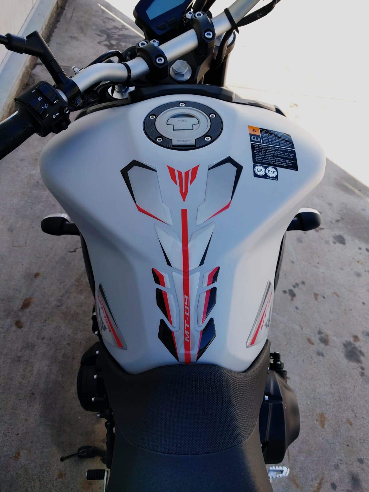 Protection Réservoir MT-09 PRE-004 | Rouge | Antichocs Moto | Accessoire Custom Yamaha