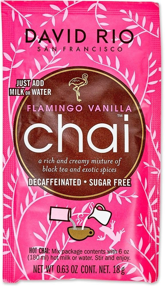 David Rio Flamingo Vanilla Chai Display I 12 x 18g Sachets I mit echten Zutaten I entkoffeiniertem schwarzem Tee, Vanille, Zimt & Kardamom, zuckerreduzierter Chai Tee ohne Koffein