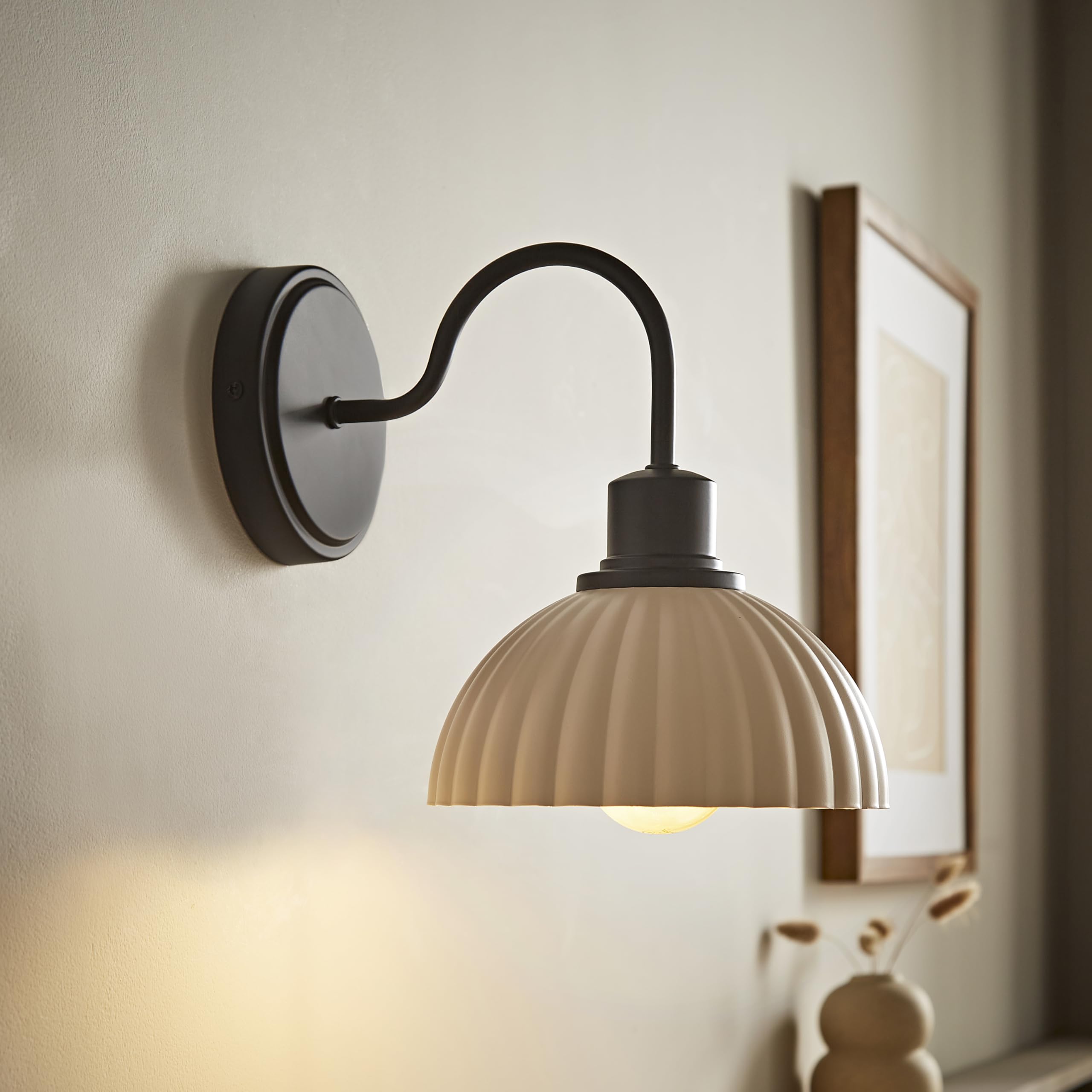ValueLights | Bourton Matte Black Wall Light with Ribbed Dome Shade and Bulb | Wall Light, Home Décor & Improvement Essential | Bulb Included