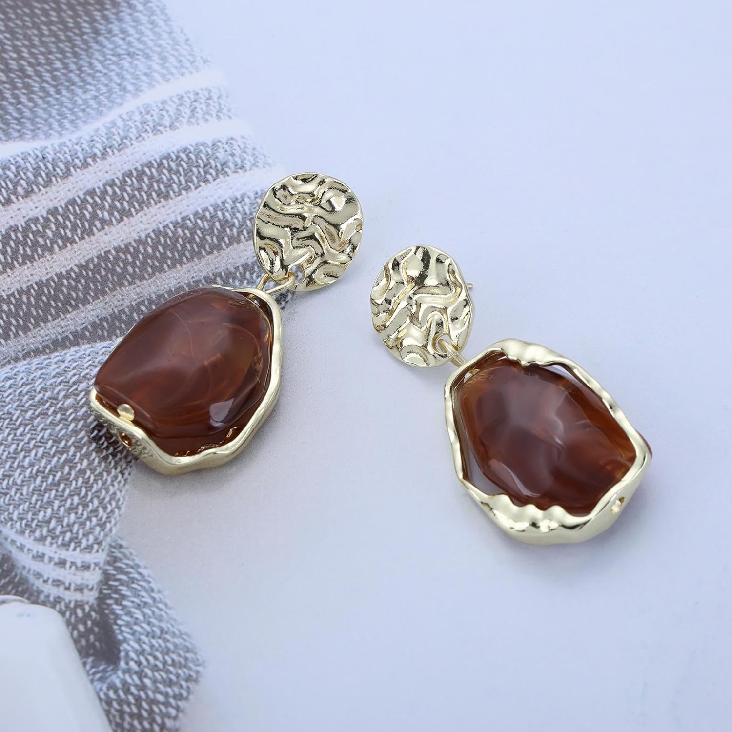 Vintage Irregular Acrylic Dangle Earrings Enamel Brown Drop Earrings Gold Hammered Disc Stud Earrings Acrylic Brown Geometric Earrings Jewelry for Women - Image 4