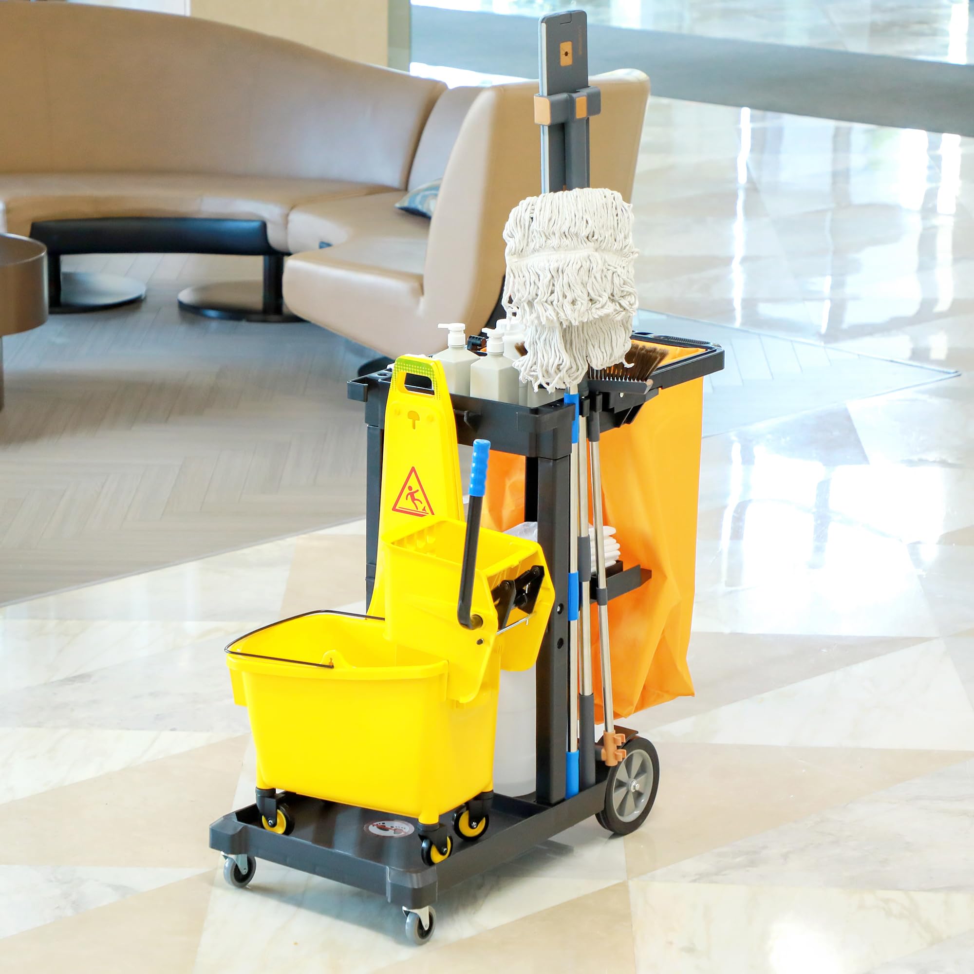 HOMCOM Chariot de Nettoyage Professionnel avec 3 étagères avec Crochets pour Balai et Sac de 100L, Chariot à roulettes en Plastique Polyvalent pour l'hôtel, l'hôtellerie et la Restauration,