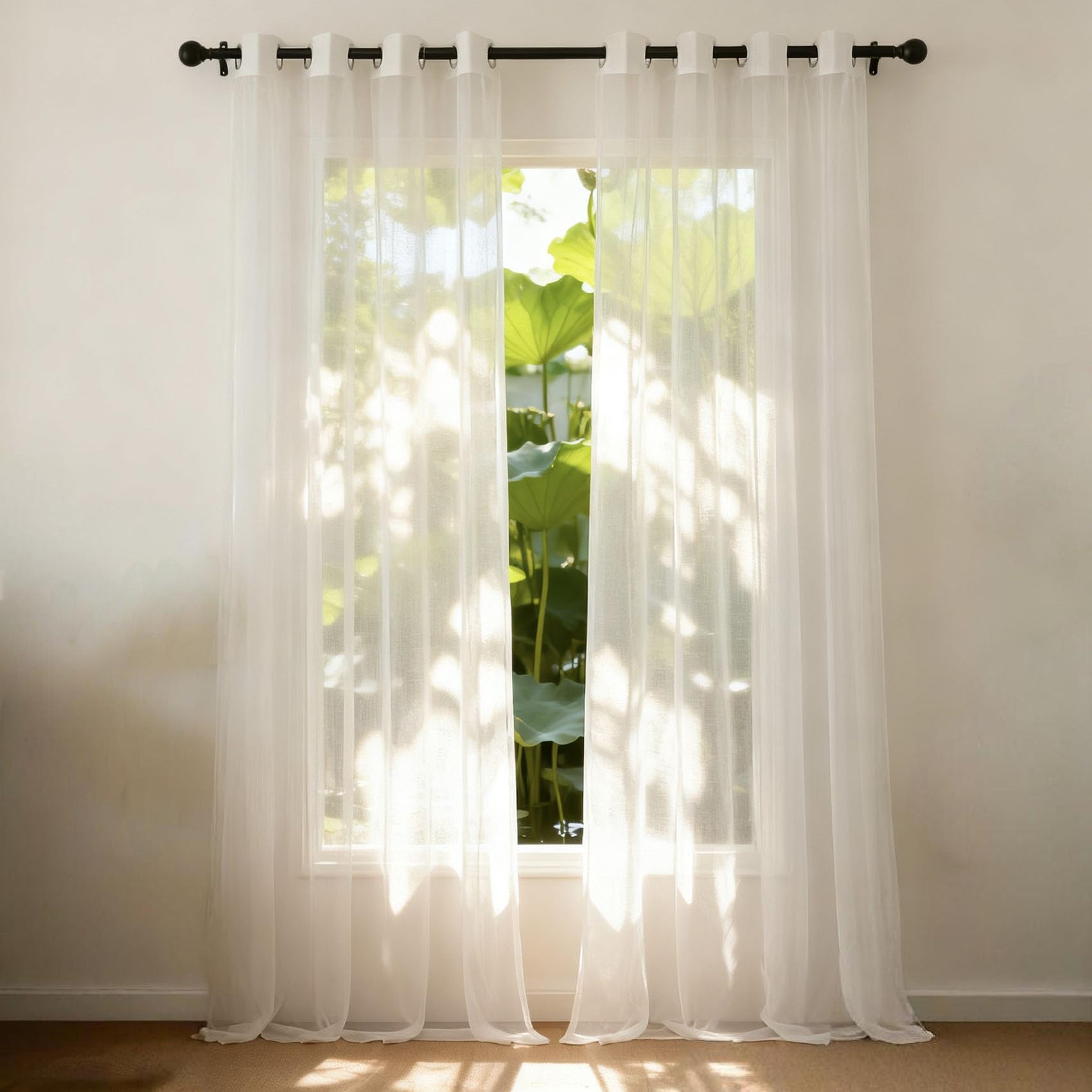 Cortinas blancas translúcidas para iluminar habitaciones oscuras con ventanas pequeñas
