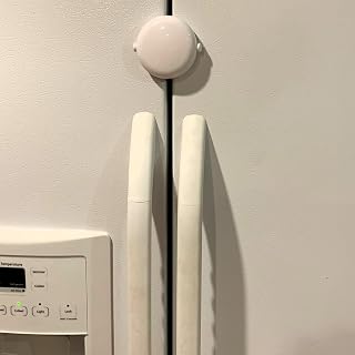 Qdos Safety Adhesive Fridge/Freezer Lock | White | Easy One Handed Operation - Patented ZeroPinch Design - Unique Modern Design Refrigerator Lock - Baby Proofing Doesn't Have to be Ugly