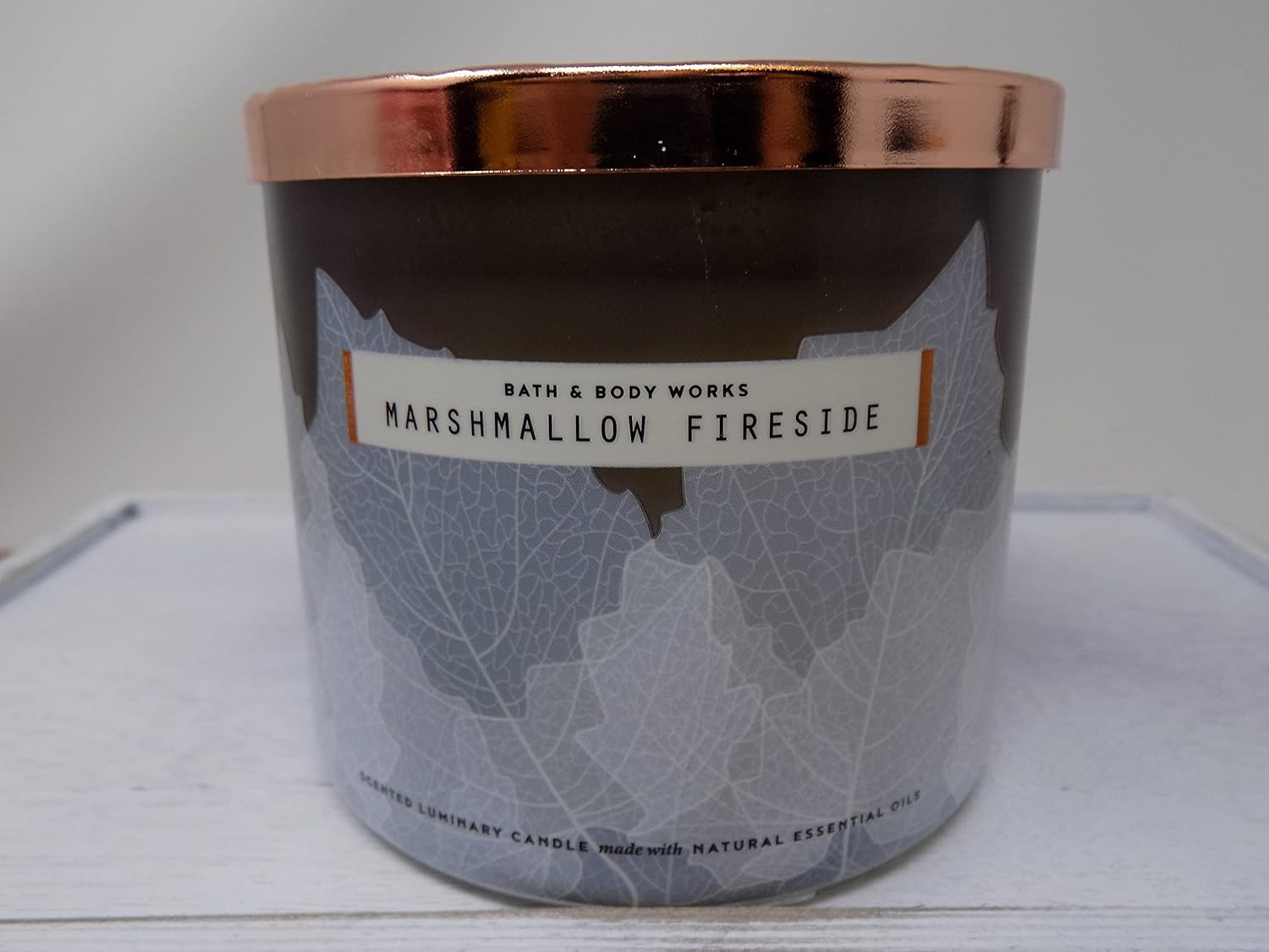 Candeiro 2021 Marshmallow Fireside 3 Pavios 411g - Luminary Design com Óleos Essenciais