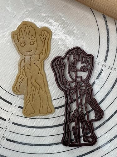 Miniatura 2 de Cortadores y moldes de galletas Baby Groot de alta calidad de 5.5 pulgadas producidos por 3D Kitchen Art
