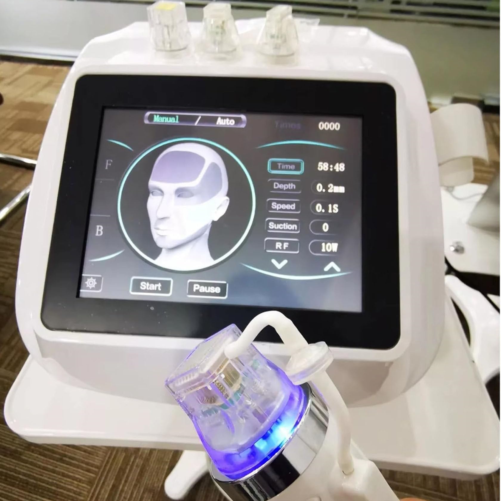 Macchina Professionale per Microneedling A Radiofrequenza Frazionata, Macchina per Microneedling, Macchina per Lifting del Viso, Macchina per Rughe del Viso, con 4 Testine E 1 Manigli