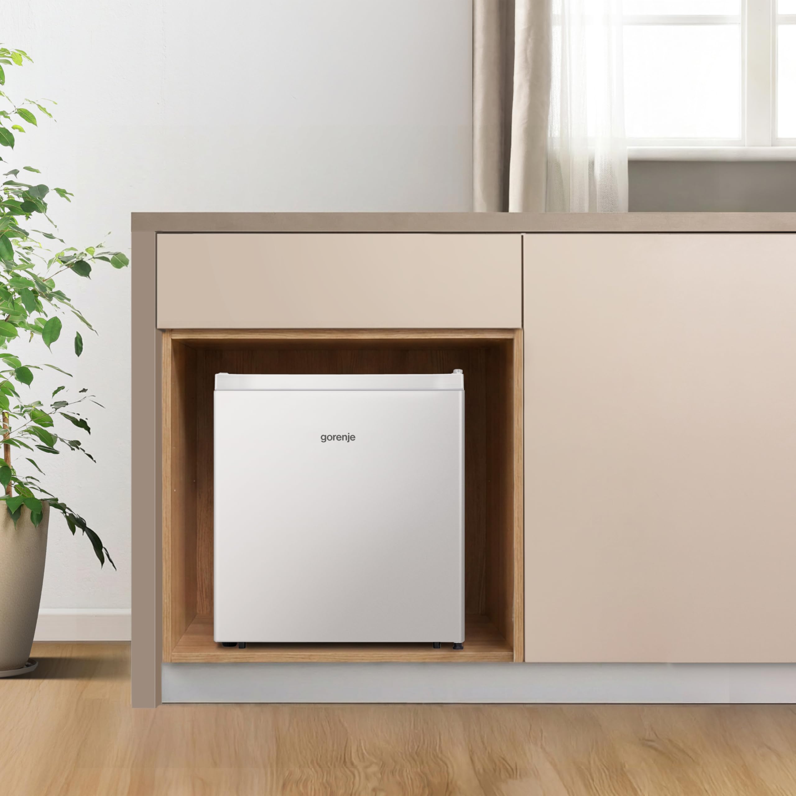 Gorenje R44E4W4 Frigorifero Minibar DA 45 Litri, Dim. 50x45 cm, Rum. 39db, Porta reversibile, Classe E, Bianco