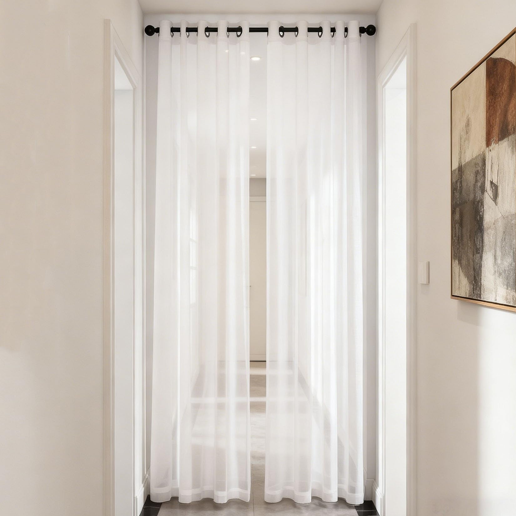 Rideaux voilages blancs au charme vintage, la douceur d'un voile élégant pour votre chambre
