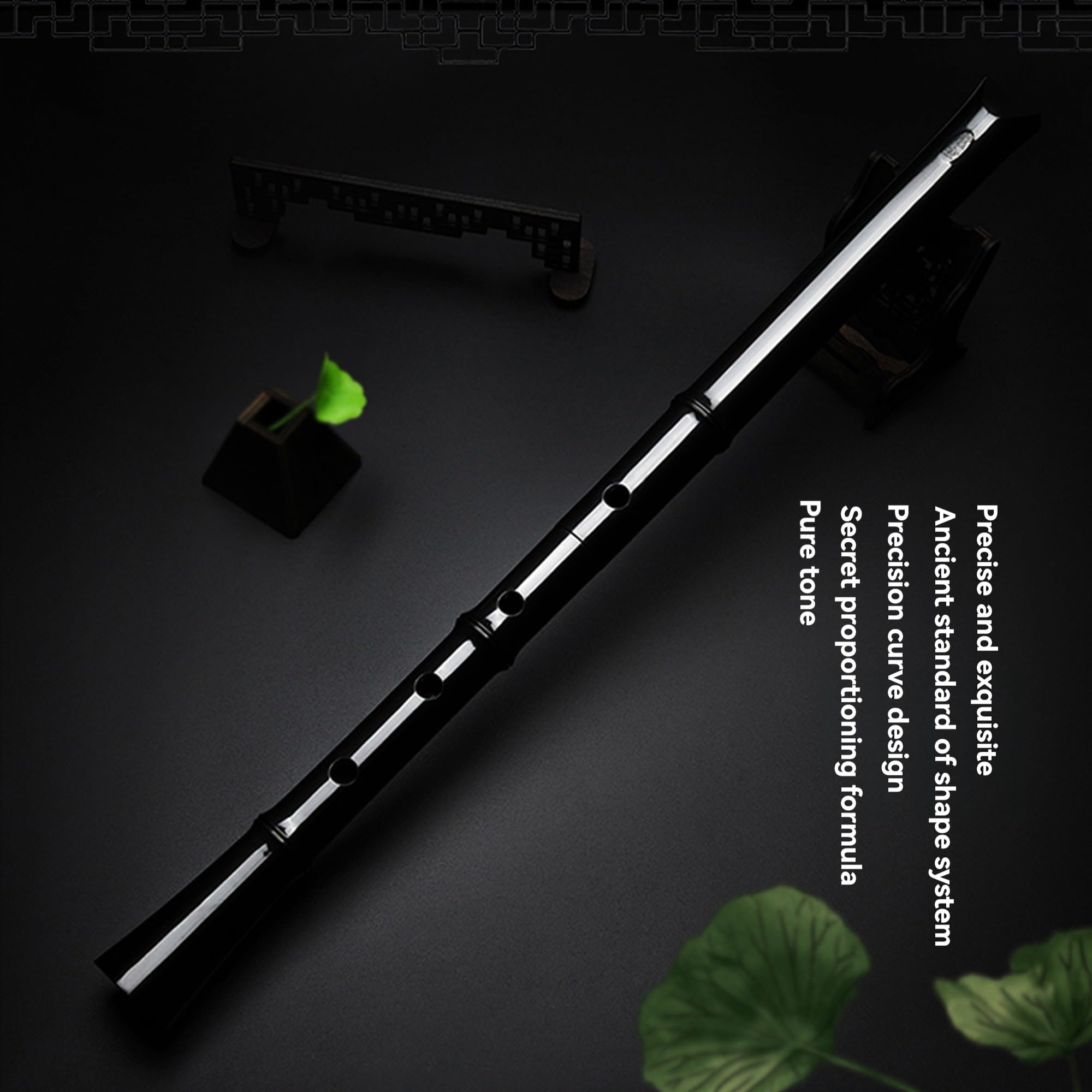 Il s'agit d'une véritable flûte shakuhachi japonaise traditionnelle et professionnelle, for débutants, à cinq trous, de style Tang, taillée extérieurement, et d'un tuyau en résine. Elle est livrée ave