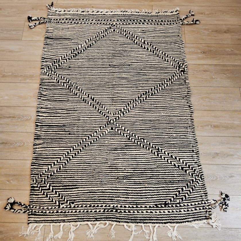Générique Tifinagh Shop - Tapis Berbère Kilim Zanafi Authentique – 100% Laine - 154 x 103 cm – Pièce Unique Artisanale du Maroc