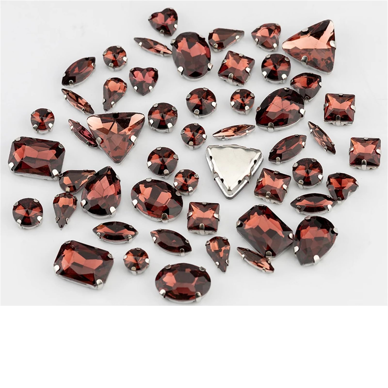 Strass colorés à coudre parfaits pour personnaliser une robe de mariée bordeaux