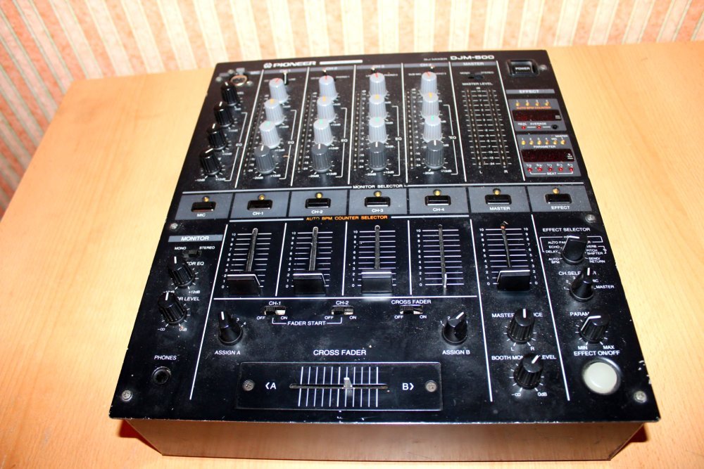 Pioneer Mixeur DJ professionnel DJM-500