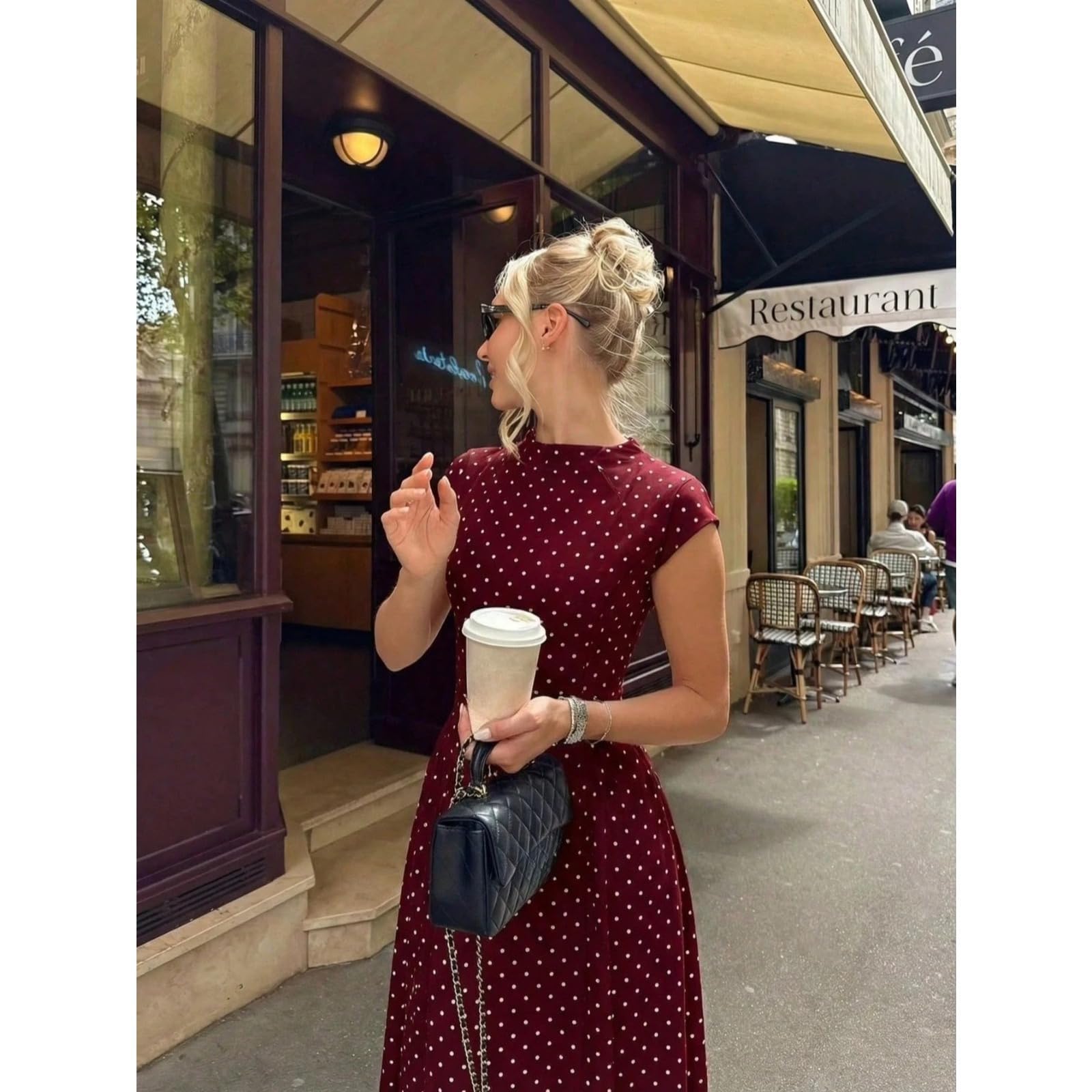 Générique Robe midi Blanche à Pois, col Montant et Manches Courtes, Coupe trapèze Fluide et élégante, idéale pour Les Sorties Estivales.