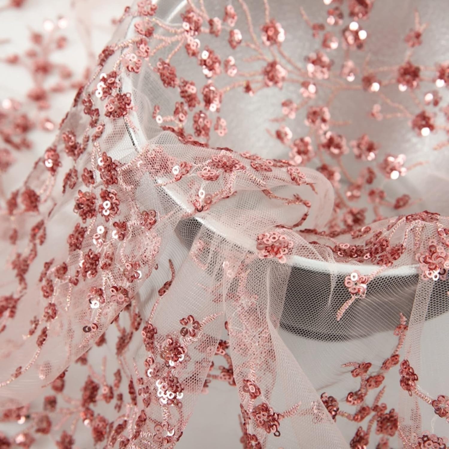 Tessuto in tulle con paillettes e perline floreali in poliestere