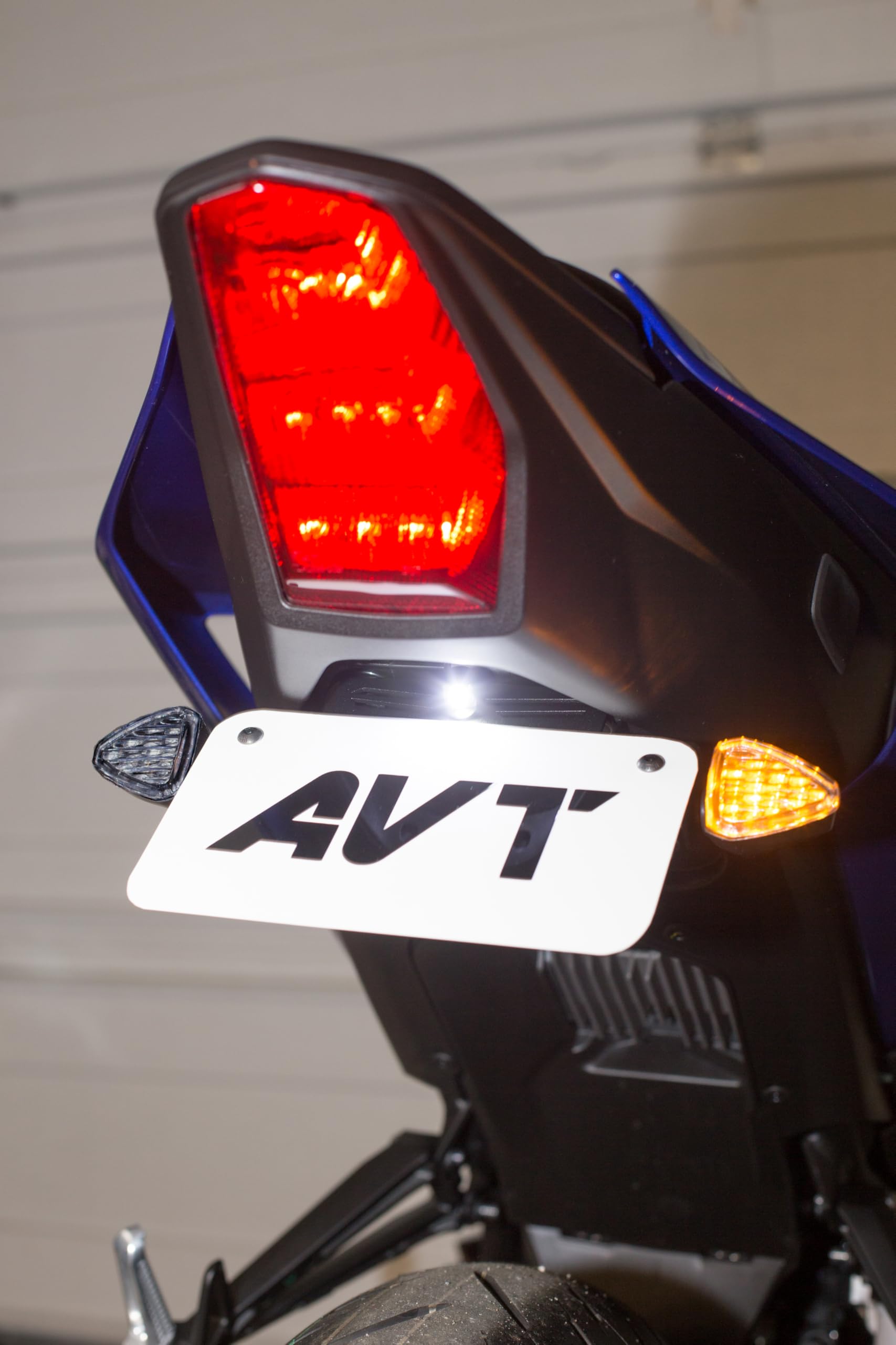 AVT YZF-R3 / R3 Fender Eliminator NI Kit 2025-2026 - SMOKE FLUSH LED Turn Signals