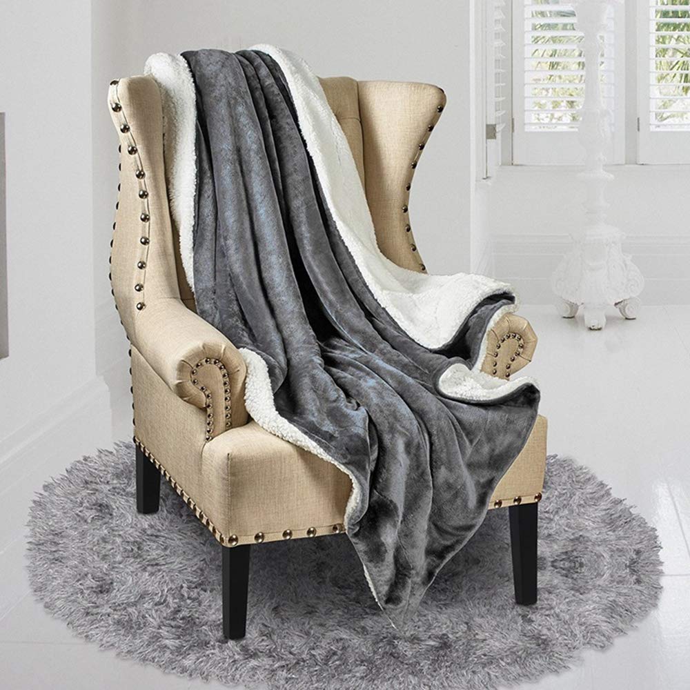 Couverture plaid gris en sherpa et flanelle 130x160 cm pour canapé