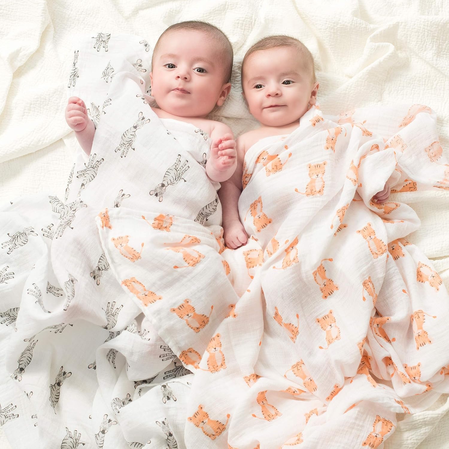 aden + anais essentials - 4 Maxi-langes pour bébé en mousseline 100 % coton - Pack de 4 - Langes ultradoux et légers - Multi usages - Imprimé Safari Babes - Garçon et fille - 112 cm x 112 cm