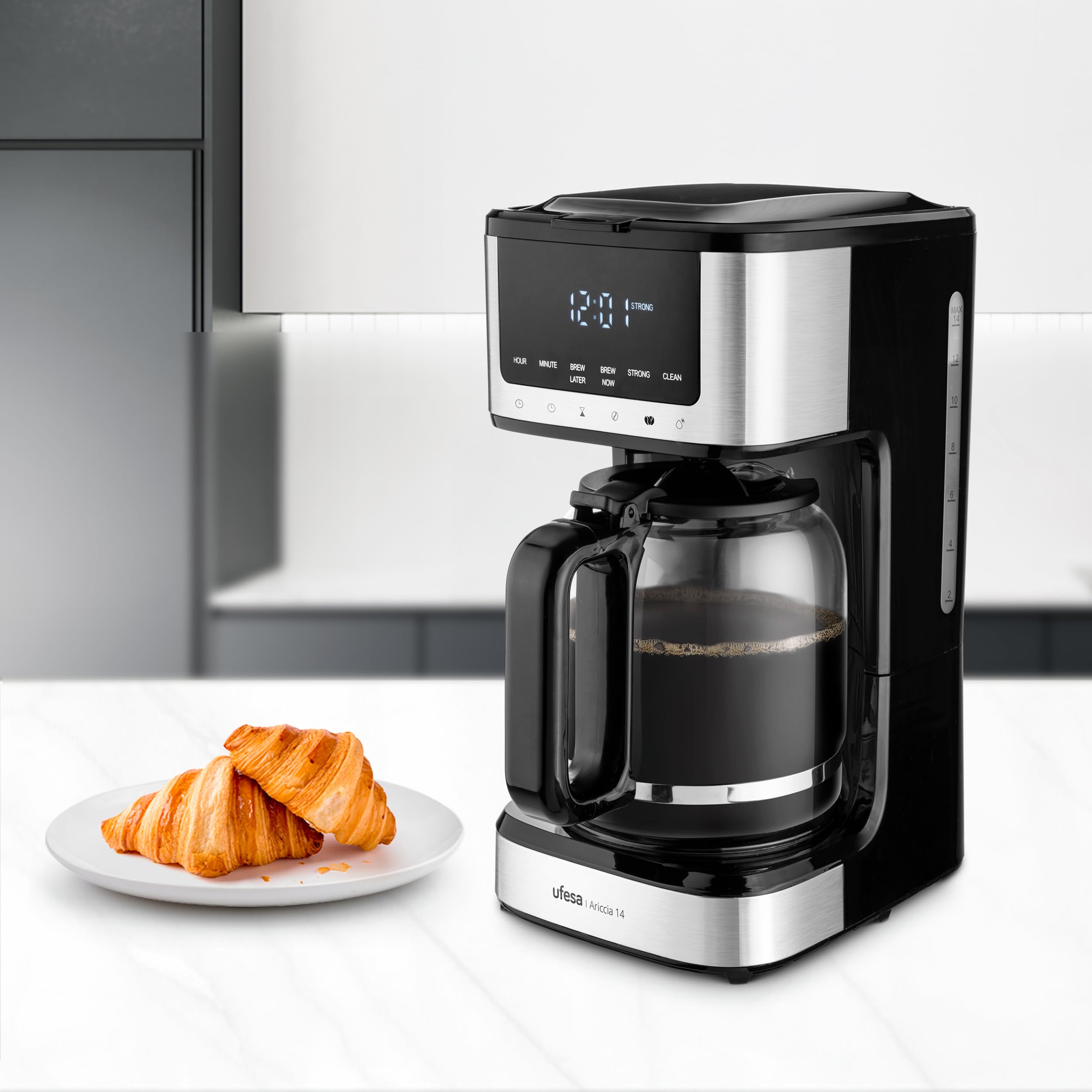 Ufesa Cafetière à Filtre Ariccia Programmable 900W, 14 Tasses, 1,8L, Écran Tactile, Acier Inoxydable, Filtre en Nylon Amovible, Carafe en Verre Haute Température, Compatible Lave-vaisselle, Antigoutte