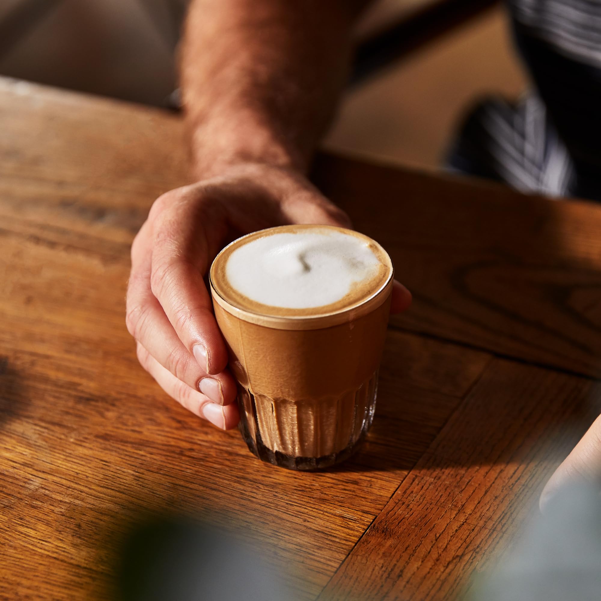 Tchibo elektrischer Milchaufschäumer, 130ml Fassungsvermögen, aus rostfreiem Edelstahl, Antihaftbeschichtung, warmer und kalter Milchschaum, für Latte Macchiato, Cappuccino und Kakao (Schwarz)
