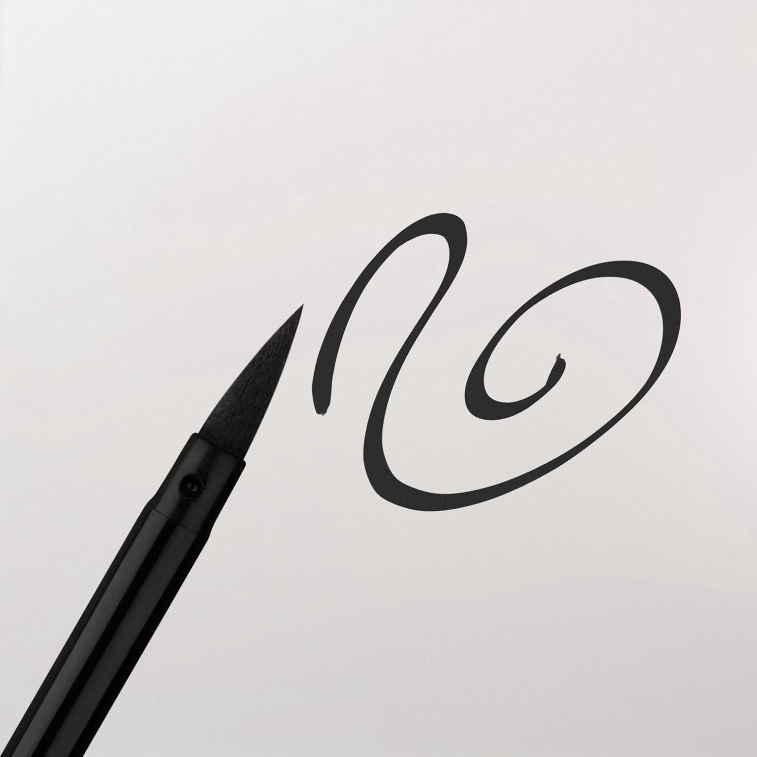 Pippa of London Precision Carbon Black Dipliner Liquid Eyeliner Black - Easy Application Vegan Liquid Eyeliner - Highly Pigmented Fine Eyeliner (2.5ml) - Long-Lasting Very Black Eyeliner w/Foam Tip
