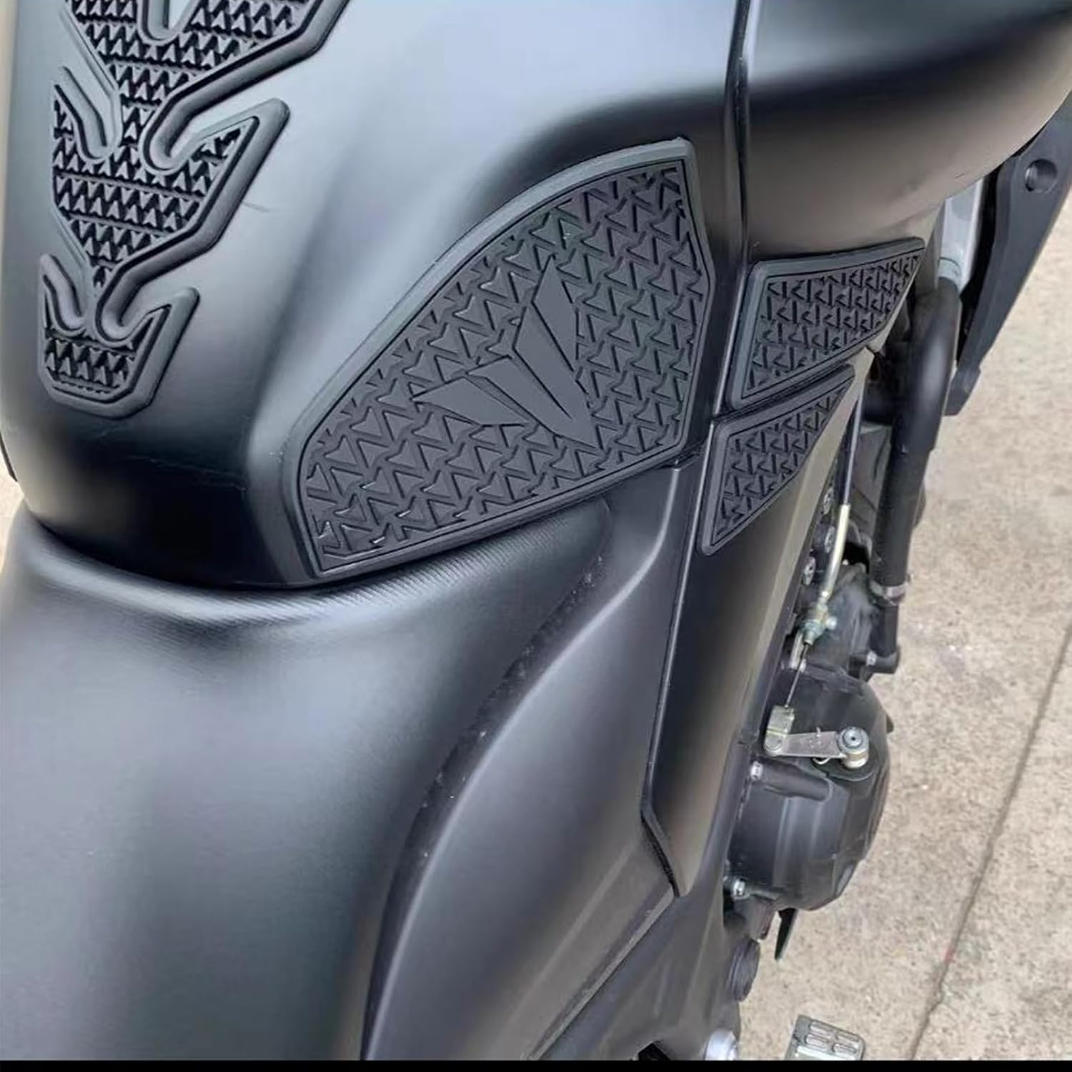 Motorcycle Tank Pad Protector Compatible with Yamaha MT-03 MT03 MT-25 MT25 20-22 Motorcycle Side Fuel Tank pad Protector Stickers Decal Non-Slip Side Knee Grip Protector Accessories
