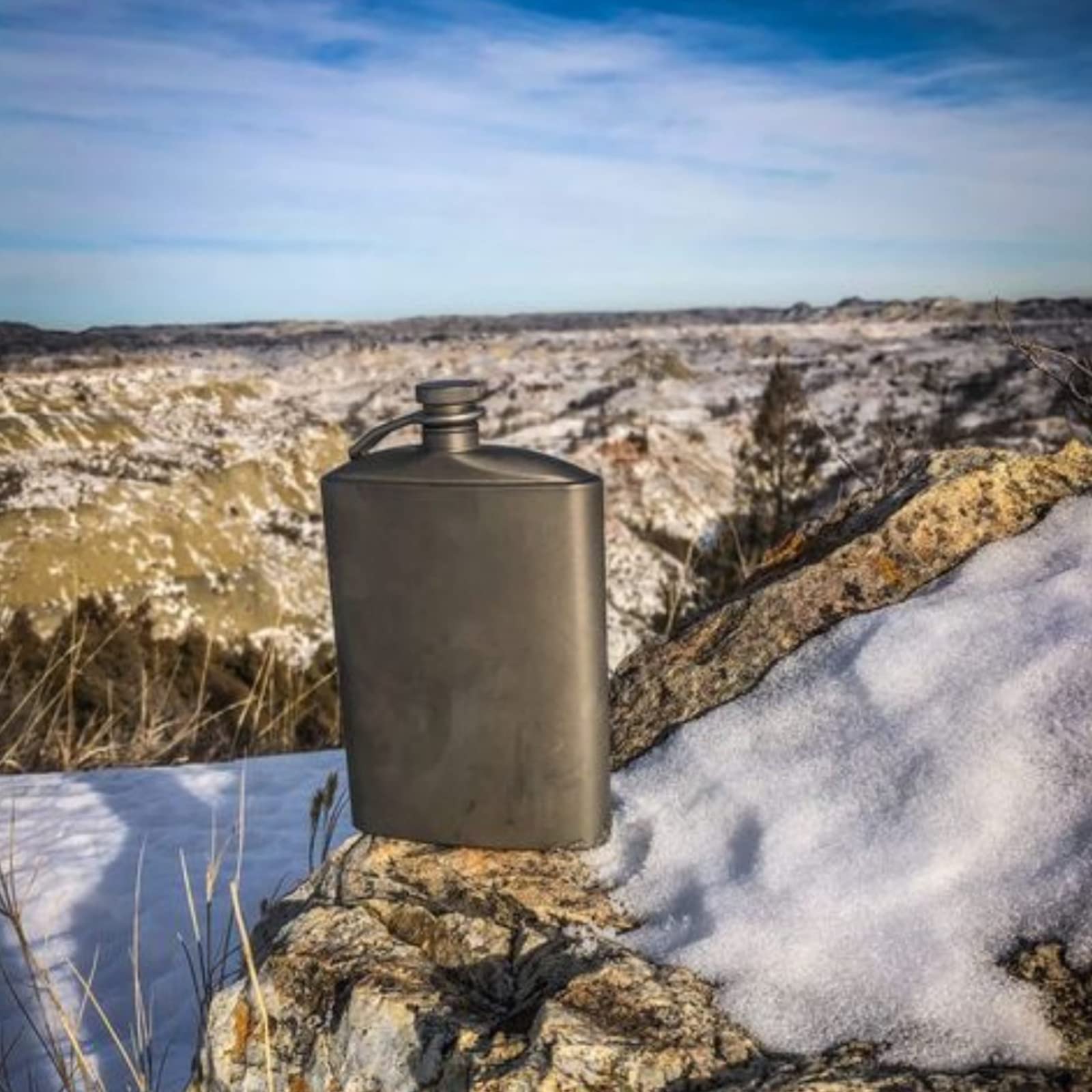 SILVERANT Flachmann aus Titan, tragbare Weinflasche mit Trichter und Schraubverschluss-Clip für Camping, Wandern, Rucksackreisen, Reisen, Outdoor Bushcraft (248 ml, sandgestrahlt)